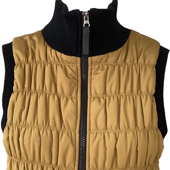 Calvin Klein woman’s performance athletic puffer vest size large. 0762 - Picture 2 of 8